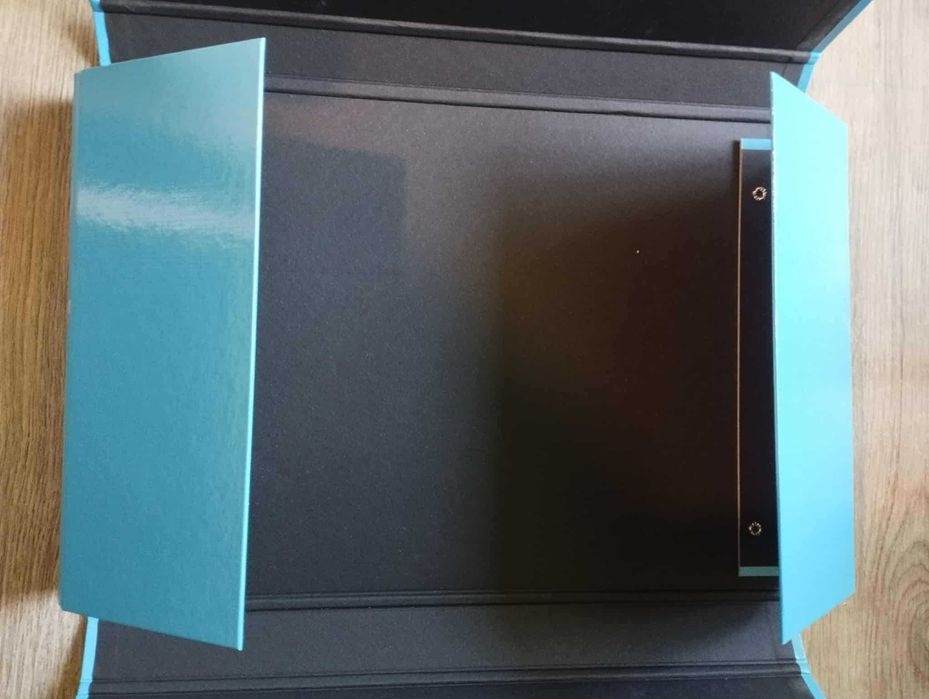 Niebieska teczka na dokumenty