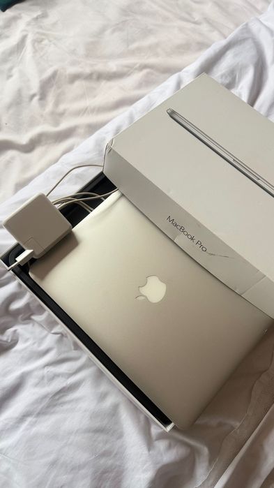 MacBook Pro 13” na caixa