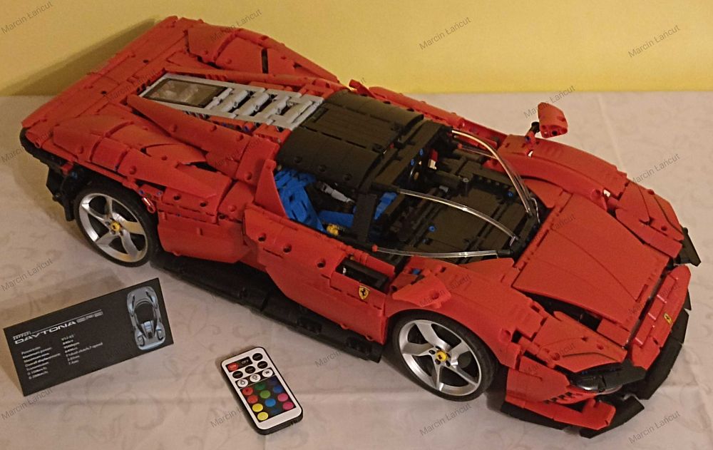 Klocki Lepin Ferrari Daytona SP3 - jak Lego Technic 42143 + pilot LED