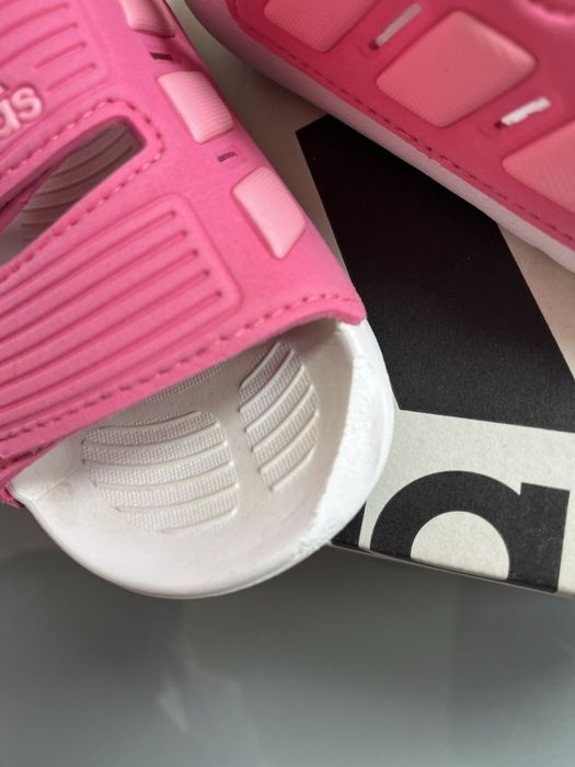 Sandalki Adidas rozmair 25