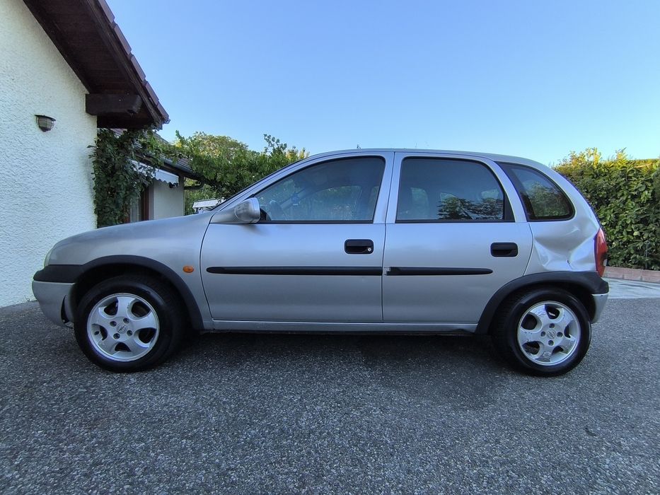Opel Corsa 1.2 16v 2000 Gasolina
Gasolina
