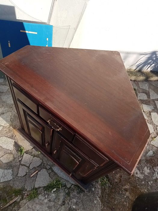 Móvel em madeira de Canto