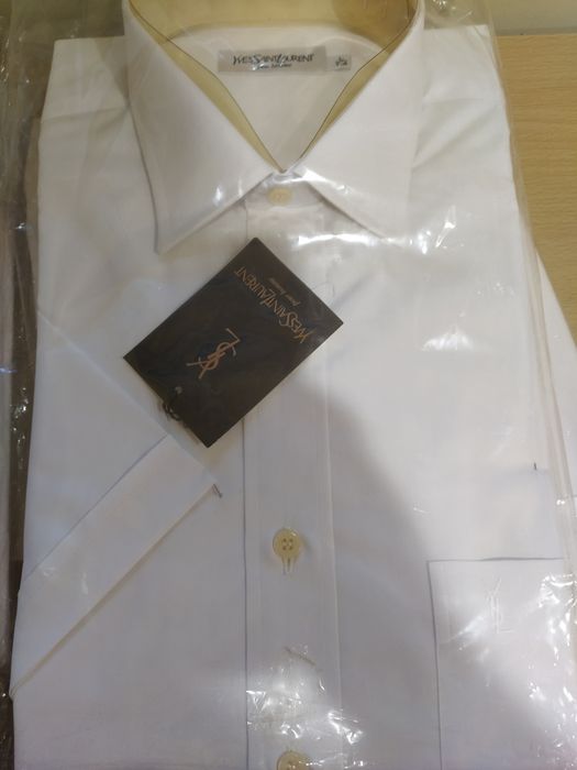 Vendo seis camisas novas de grandes marcas  três de manga curta e