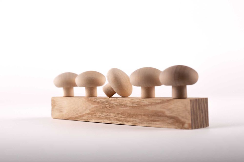 Власне виробництво виконуємо токарні роботи по обробці ДЕРЕВИНИ