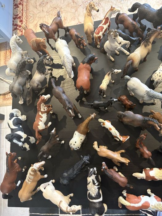 140 figuras com originais Schleich, animais da quinta.