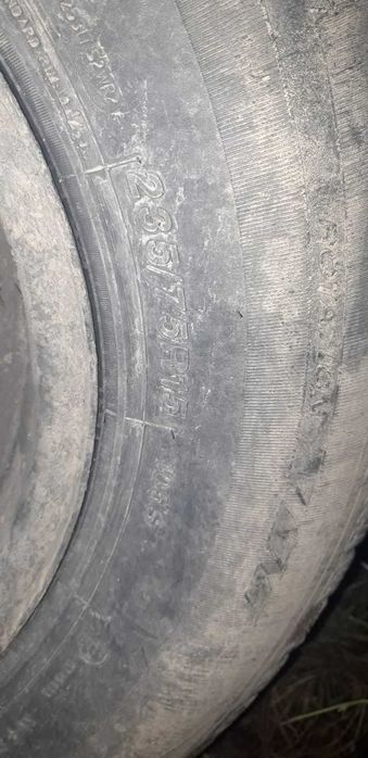 Opony  terenowe 235x75R15