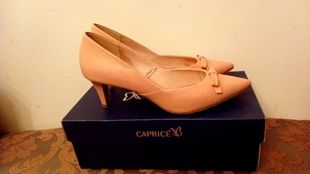 Туфлі-човники Capriceice, 40 розмір, 800 грн.
Елегантні лодочки німец
