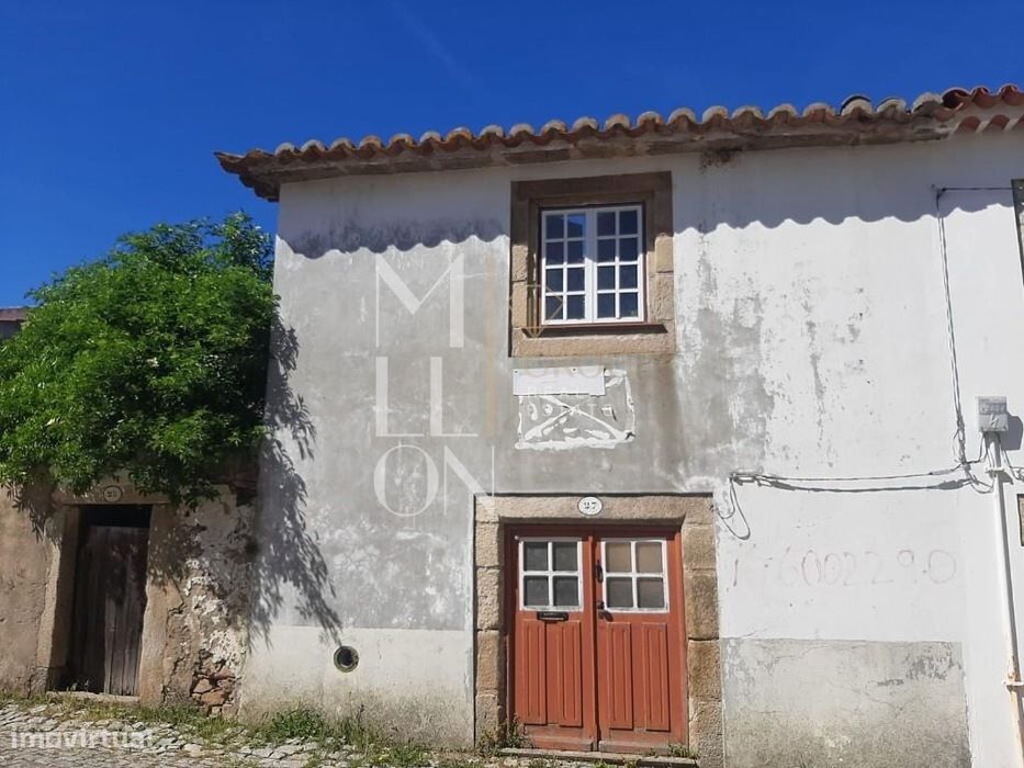 Oportunidade Única na Histórica Vila de Almeida!