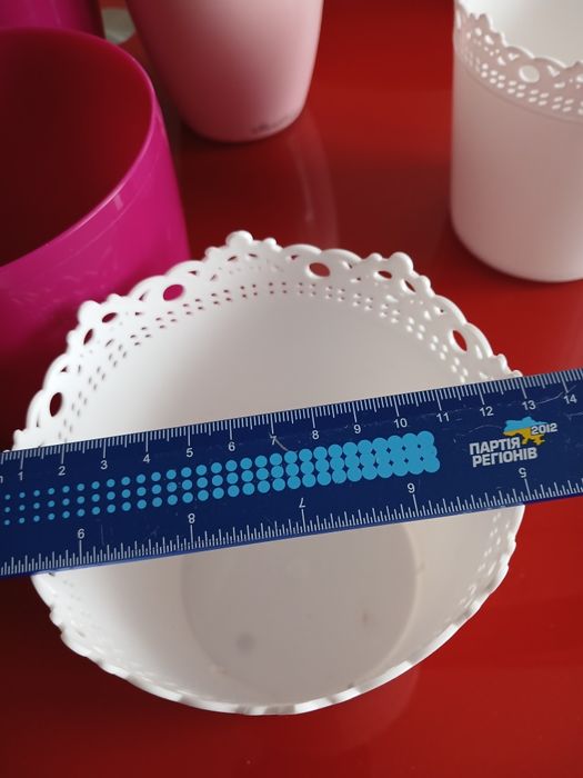 Кольорові вазони для квітів