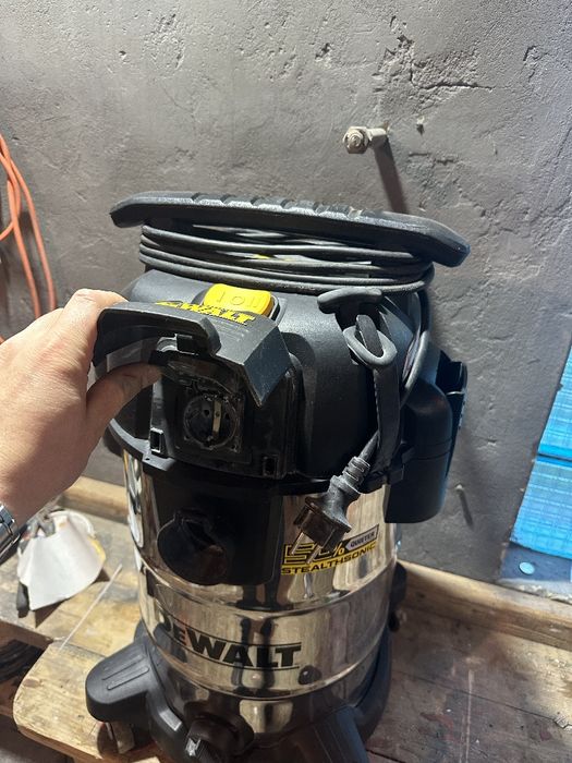 Пилосос DeWALT (750w)