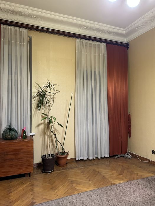 Продам 4 рьох кімнатну квартиру в центрі