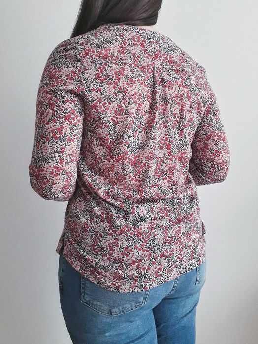 Blusa cor-de-rosa com padrão floral (tam. S/M)