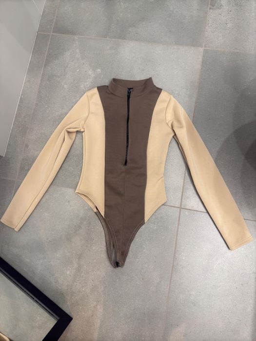 Body na zamek brązowo beżowe eleganckie obcisłe