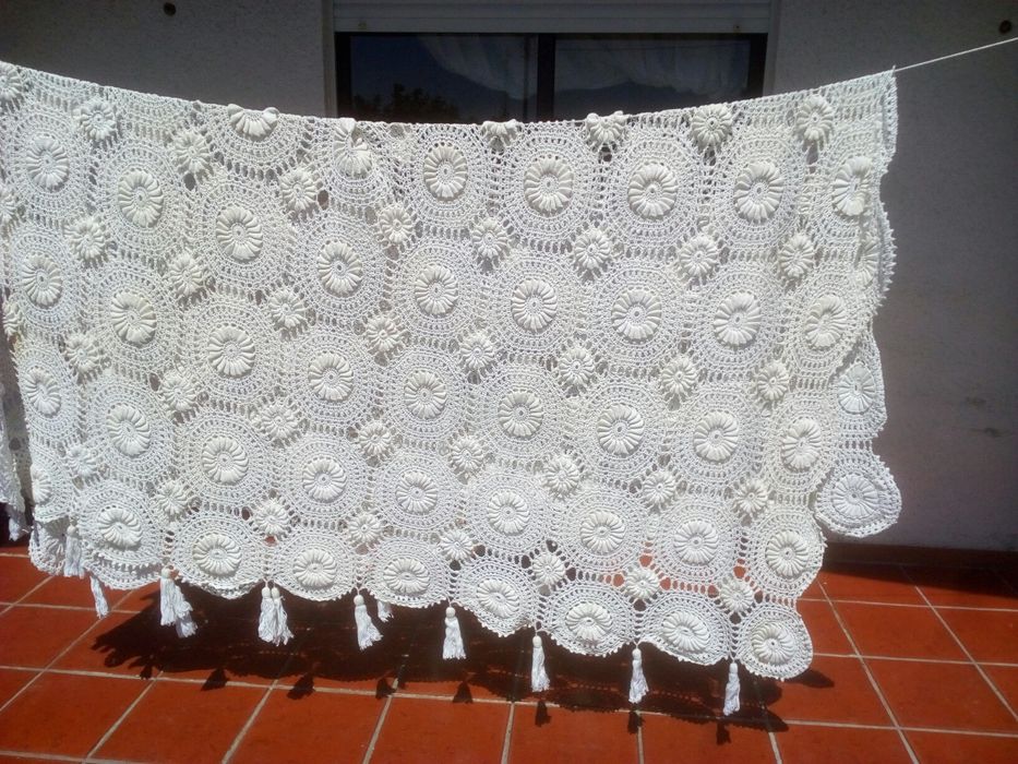 Colcha de renda feita à mão