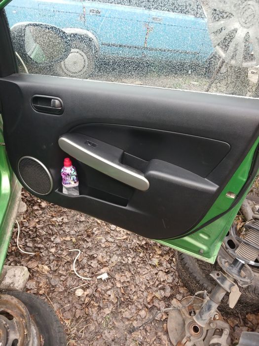 передняя дверь мазда 2