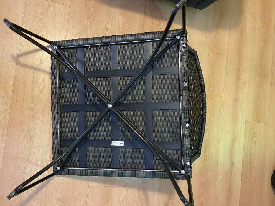 Cadrira Jutholmen de jardim do Ikea com almofadas