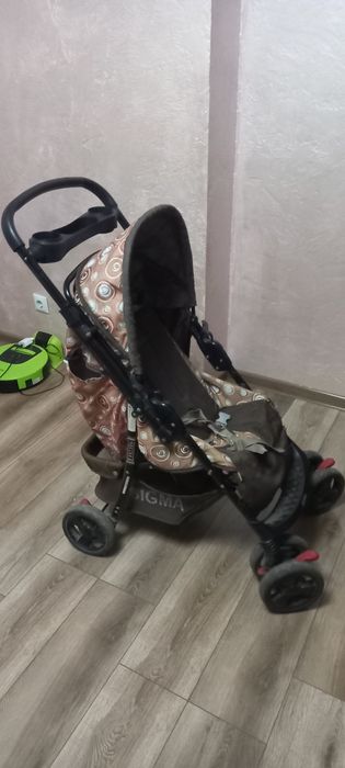 Дитяча прогулочна каляска