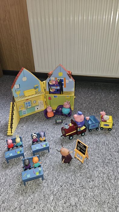 Świnka Peppa duży zestaw, domek, szkoła, lokomotywa