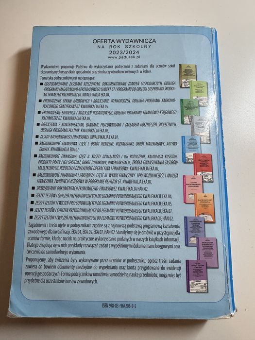 Prowadzenie spraw kadrowych i rozliczanie wynagrodzeń.