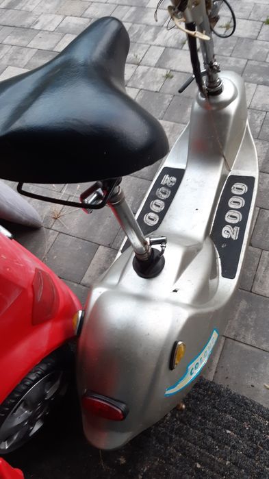 Hulajnoga elektryczna uszkodzona.