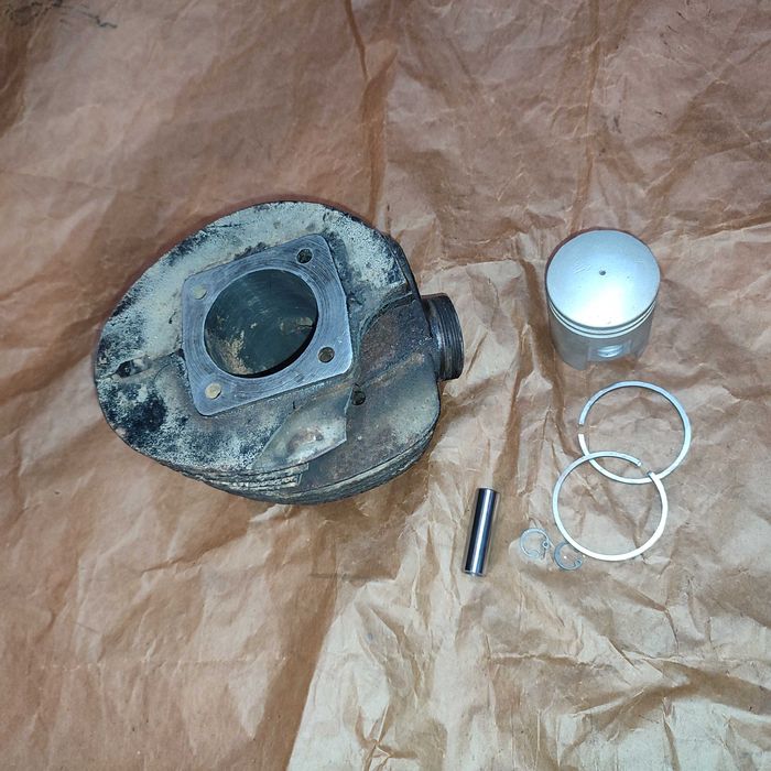 Cylinder WFM 125 G16 WSK oryginał PRL po szlifie zestaw tłok ZMD PRL