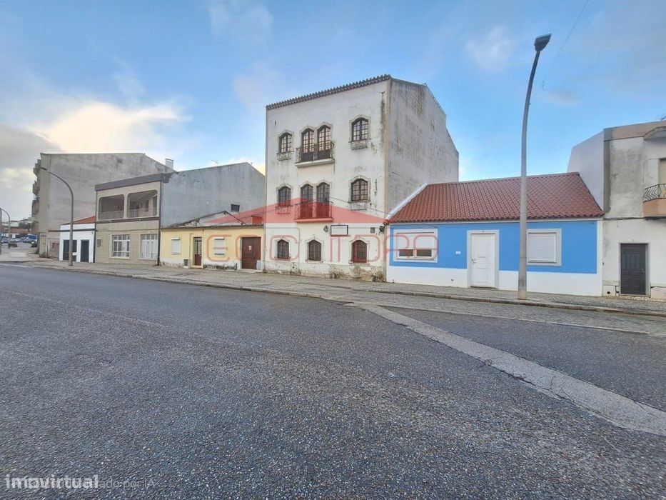 Oportunidade  prédio para apartamentos Cartaxo a 30 m Lisboa — Cartaxo E Vale Da Pinta, Santarém