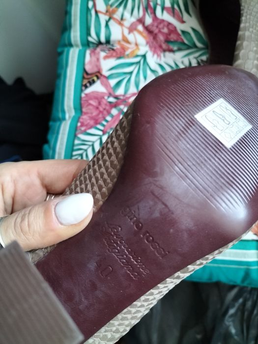 Skórzane czółenka cappuccino ze skóry wężowej Gino Rossi