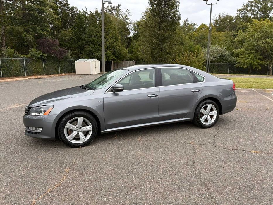 Volkswagen Passat Limited Edition      2015