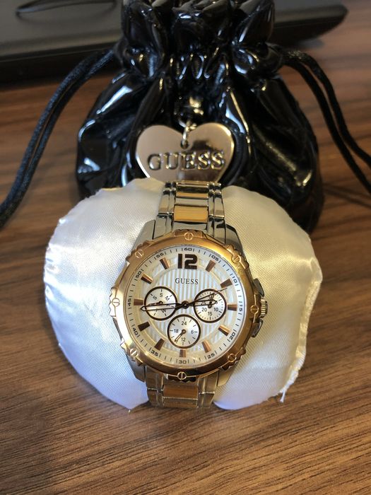 Часы Guess W0232L2