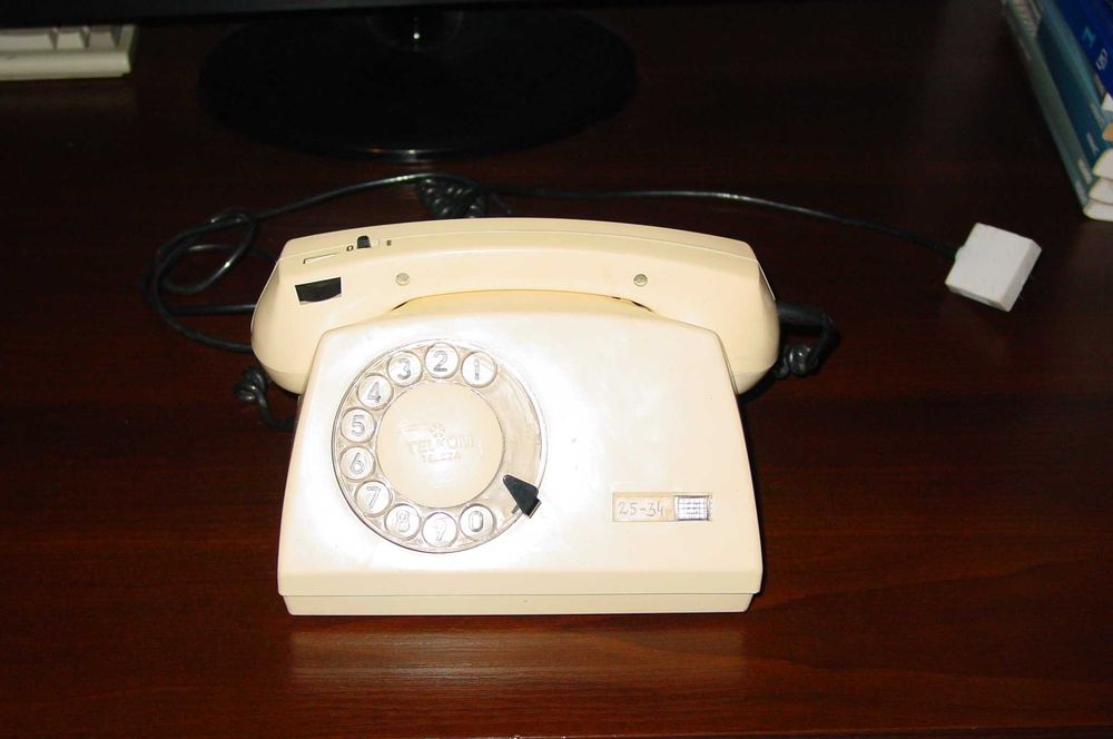 Telefon stacjonarny z PRL