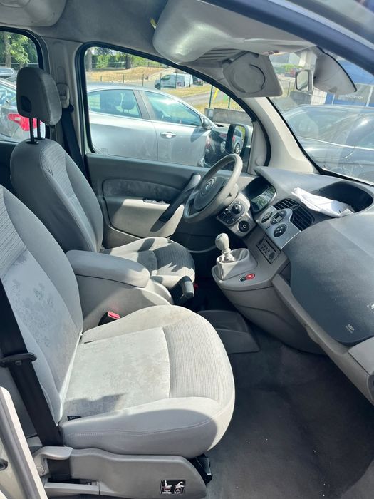 Reunult Kangoo adaptada a carrinha de rodas