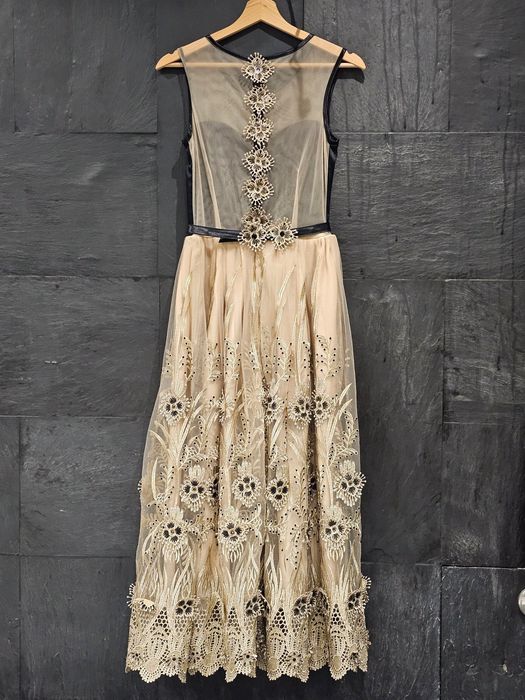 Vestido de cerimónia ,peça única em tons de dourado