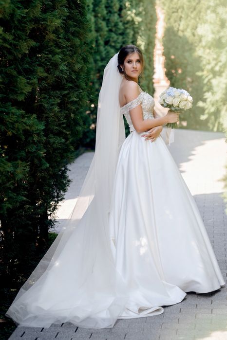 Весільна сукня