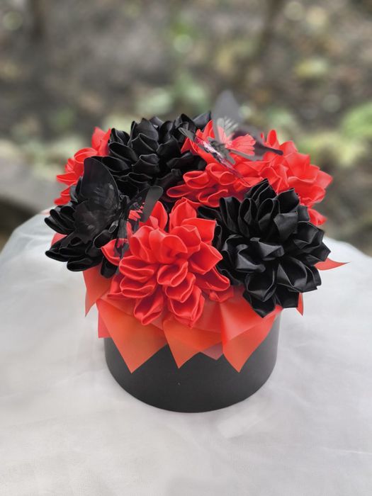 Композиції з атласних стрічок