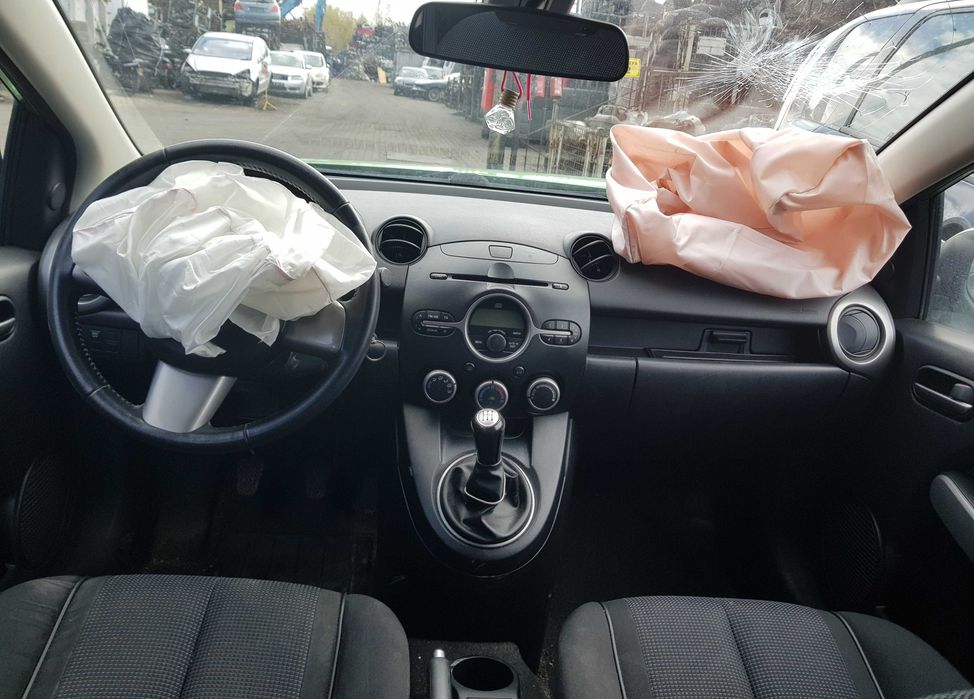 Mazda 2 / 1.3 86km / 2010r. / na części