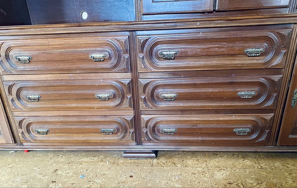 Vendo louceiro em madeira