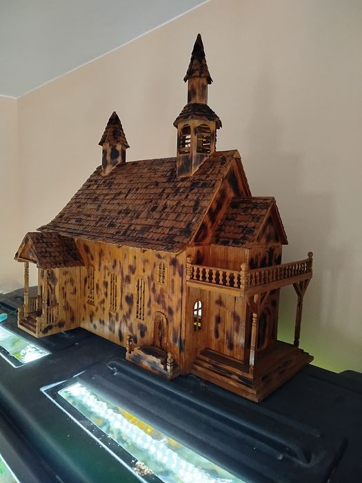 Kościuł z drewna bardzo stary