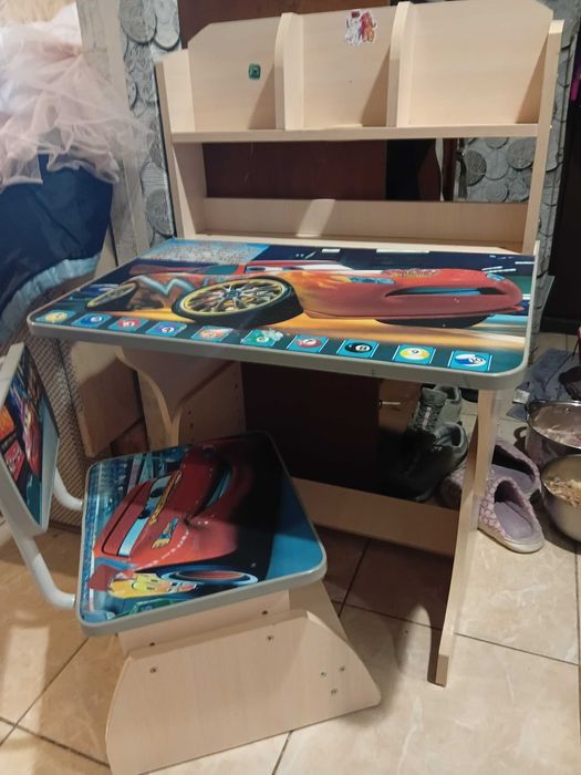 Дитяча парта зі стільцем