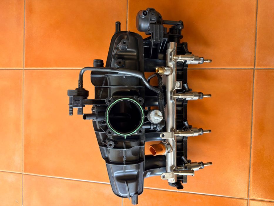 Coletor de admissão com 4 injetores VW GOLF VI (5K1) 2.0 GTi