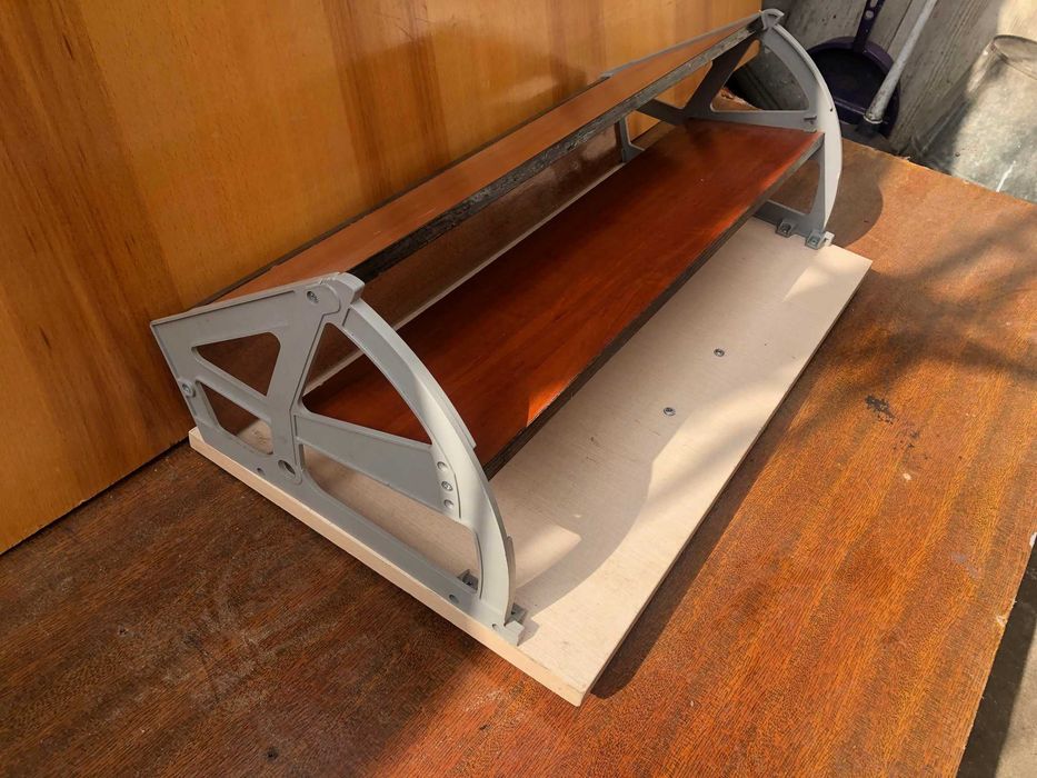 Полка для обуви в прихожую для дома или дачи