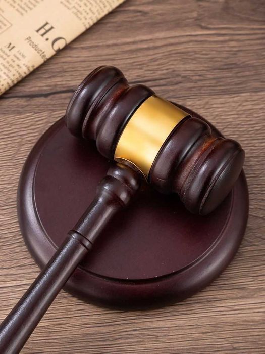Молоток для аукціону - дерево