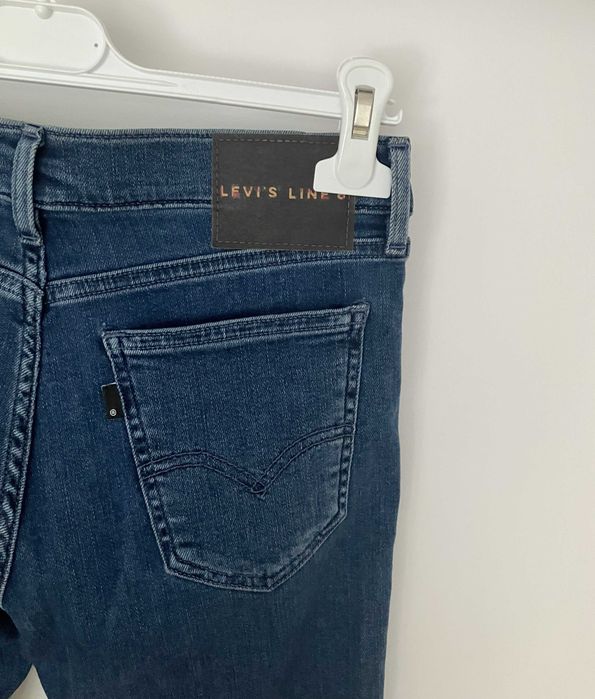 Levi's Line 8 granatowe jeansy rurki slim 27