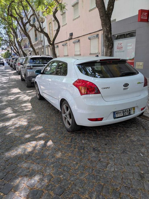 Kia Ceed 1.6 CRDI  – 200.000 km