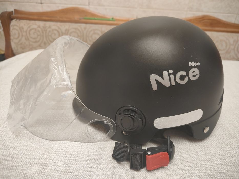 Шлем. Для скутера. Для велосипеда.