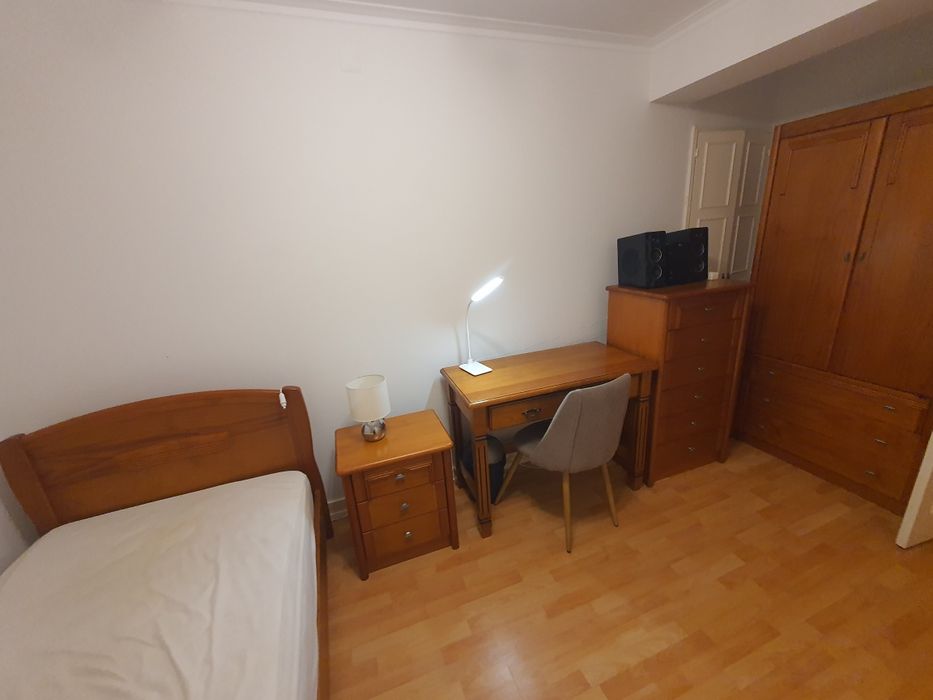 Quarto Olivais junto Faculdade de Economia
