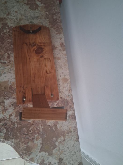 Suporte para presunto em madeira