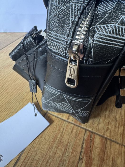 Bolsa Lacoste.