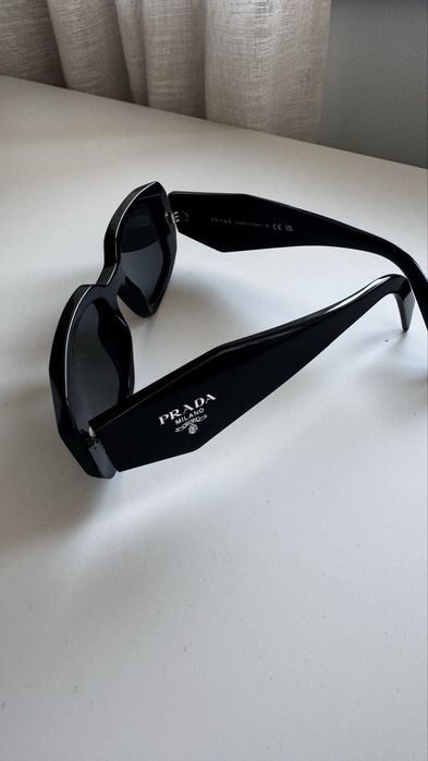 Окуляри Prada сонцезахисні
