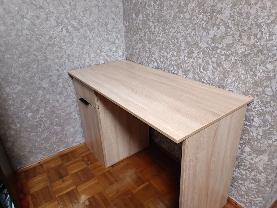 Продам письмовий стіл