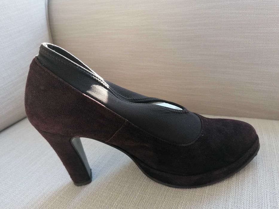 Botins Hera castanhos de camurça e salto alto tamanho 37